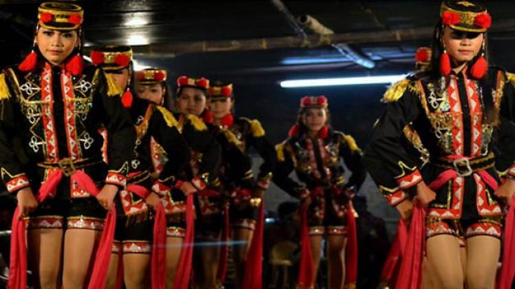   Seni Budaya Angguk Yang dibudidayakan Oleh Siswi-siswi SMK di Kebumen